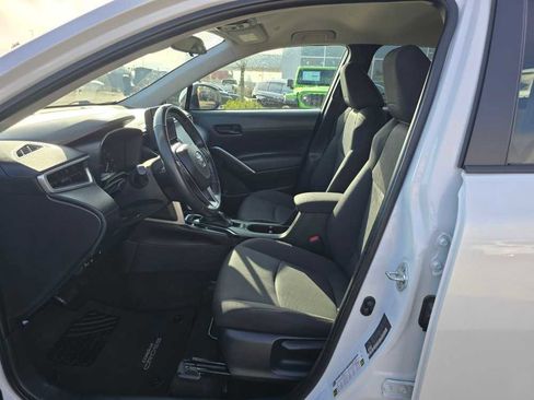 Used 2024 Toyota Corolla Cross LE image 9