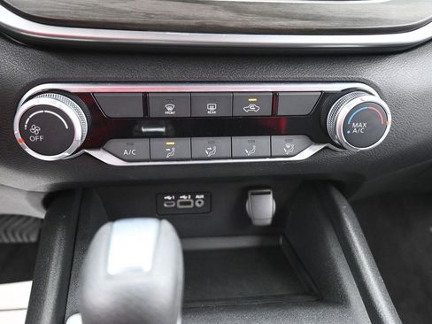 Used 2025 Nissan Altima 2.5 SV image 14