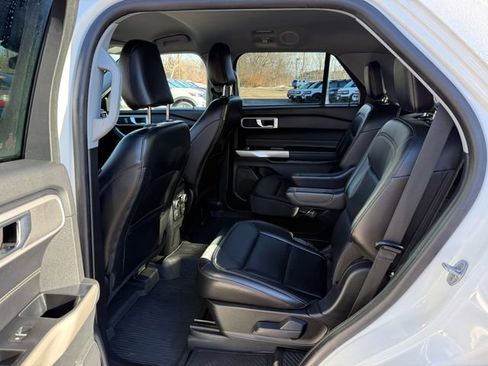 Certified 2022 Ford Explorer XLT w/ Equipment Group 202A AWD/4WD image 4