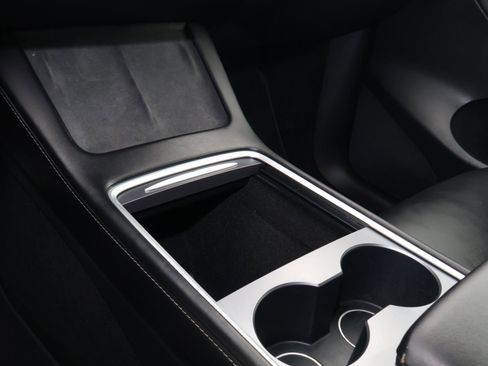 Used 2023 Tesla Model Y Performance image 23