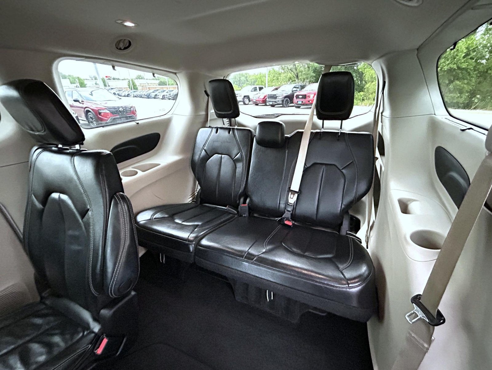 Used 2022 Chrysler Pacifica Touring-L FWD image 19
