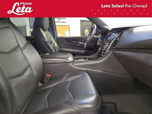 Used 2018 Cadillac Escalade Platinum image 21