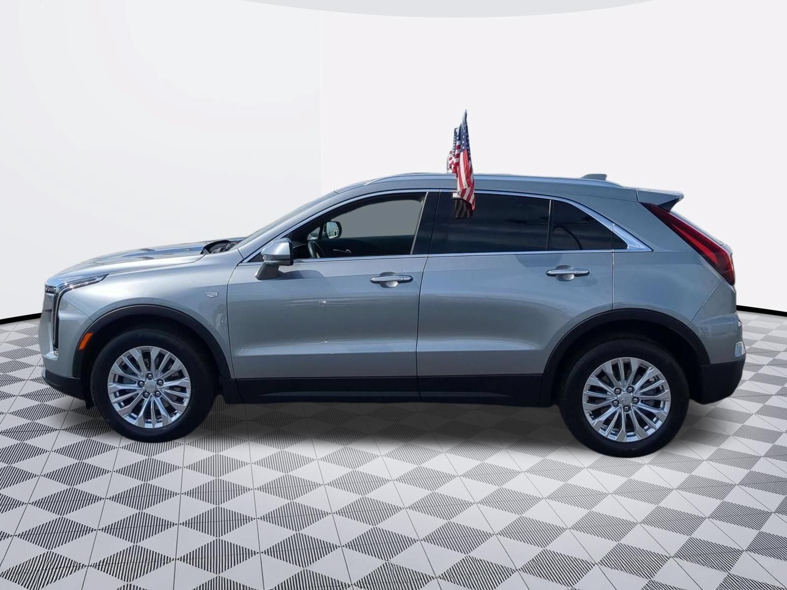 Certified 2024 Cadillac XT4 Luxury w/ Cold Weather Package AWD/4WD image 4