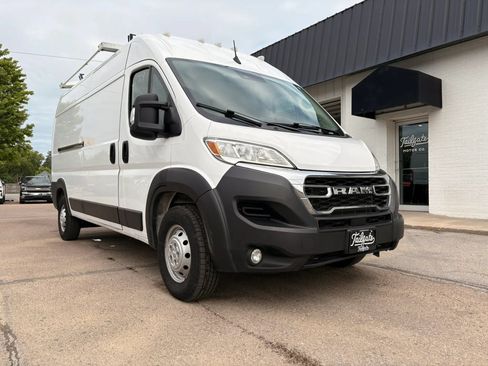 Used 2023 RAM ProMaster 3500 w/ Premium Appearance Group FWD image 2