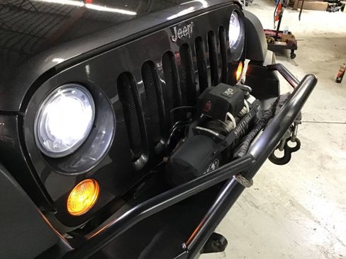 Used 2018 Jeep Wrangler Unlimited Rubicon w/ Connectivity Group AWD/4WD image 27