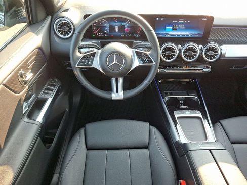 Used 2024 Mercedes-Benz GLB 250 4MATIC image 11