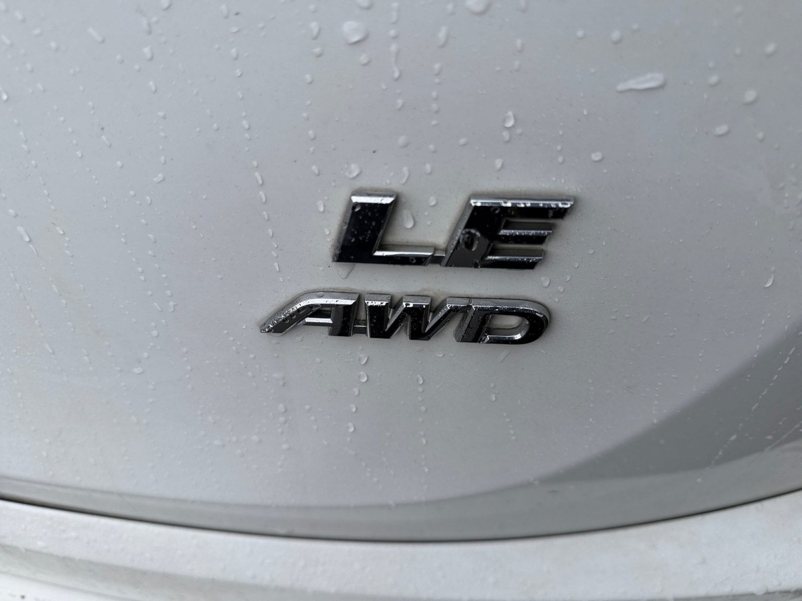 Used 2018 Toyota RAV4 LE w/ All Weather Liner Package AWD/4WD image 29