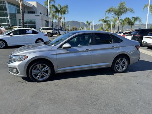 Used 2022 Volkswagen Jetta SE w/ Panoramic Sunroof Package FWD image 7