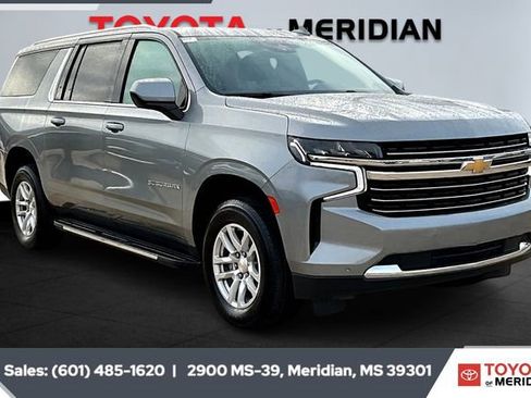 Used 2023 Chevrolet Suburban LT image 1