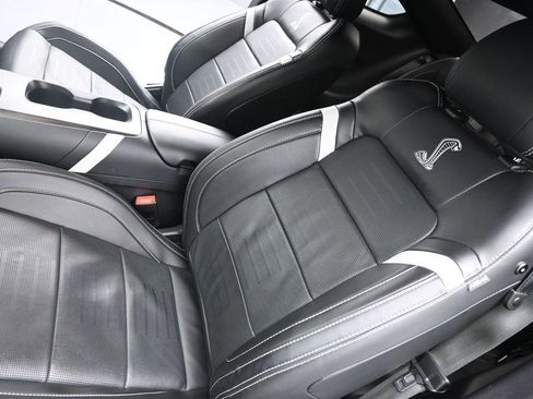 Used 2022 Ford Mustang Shelby GT500 w/ Technology Package RWD image 9