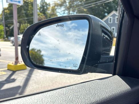 Used 2022 Jeep Compass Limited image 23