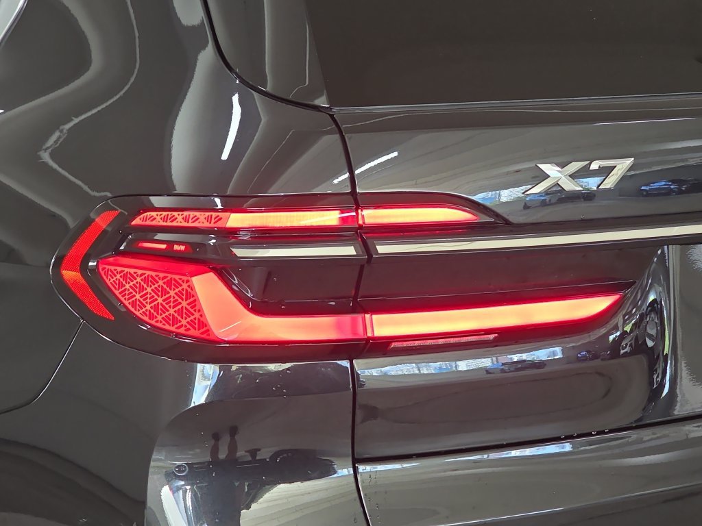Used 2024 BMW X7 xDrive40i w/ Premium Package AWD/4WD image 33