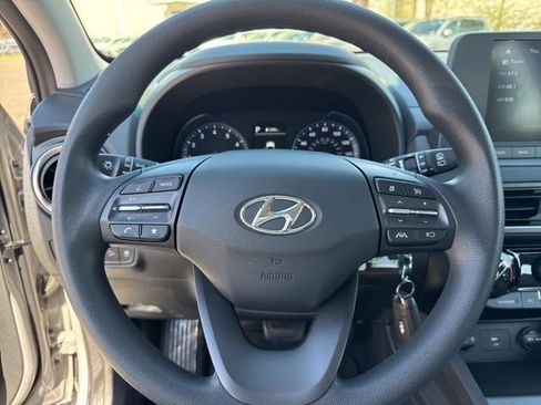 Used 2022 Hyundai Kona SE image 6