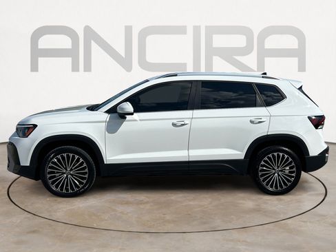 Used 2025 Volkswagen Taos SE FWD image 7