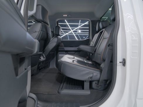 Used 2025 Ford F550 4x4 Crew Cab Super Duty image 39