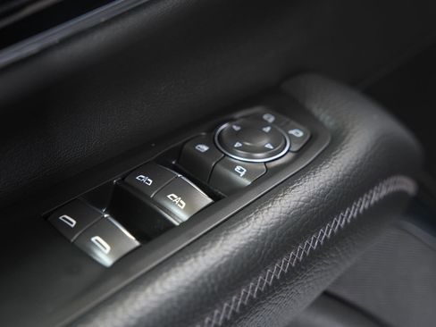 Used 2025 GMC Yukon Denali AWD/4WD image 31