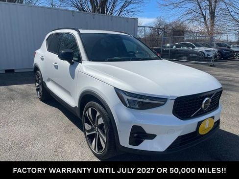 Used 2023 Volvo XC40 B5 Plus w/ Driver Assist Package AWD/4WD image 1