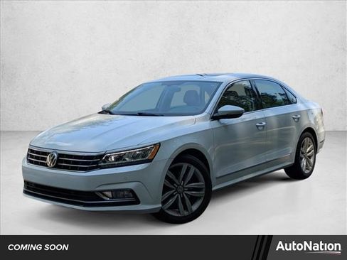 Used 2017 Volkswagen Passat 1.8T SE FWD image 1