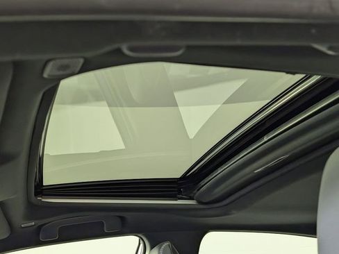 Used 2025 Toyota Camry SE w/ Convenience Package image 12