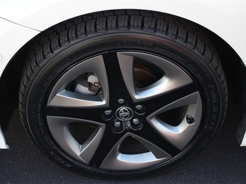 Used 2019 Toyota Prius XLE image 29