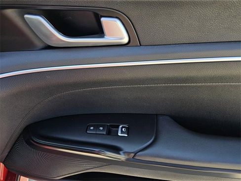 Used 2022 Kia K5 LXS image 8