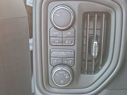 Certified 2024 Chevrolet Silverado 1500 Custom image 17