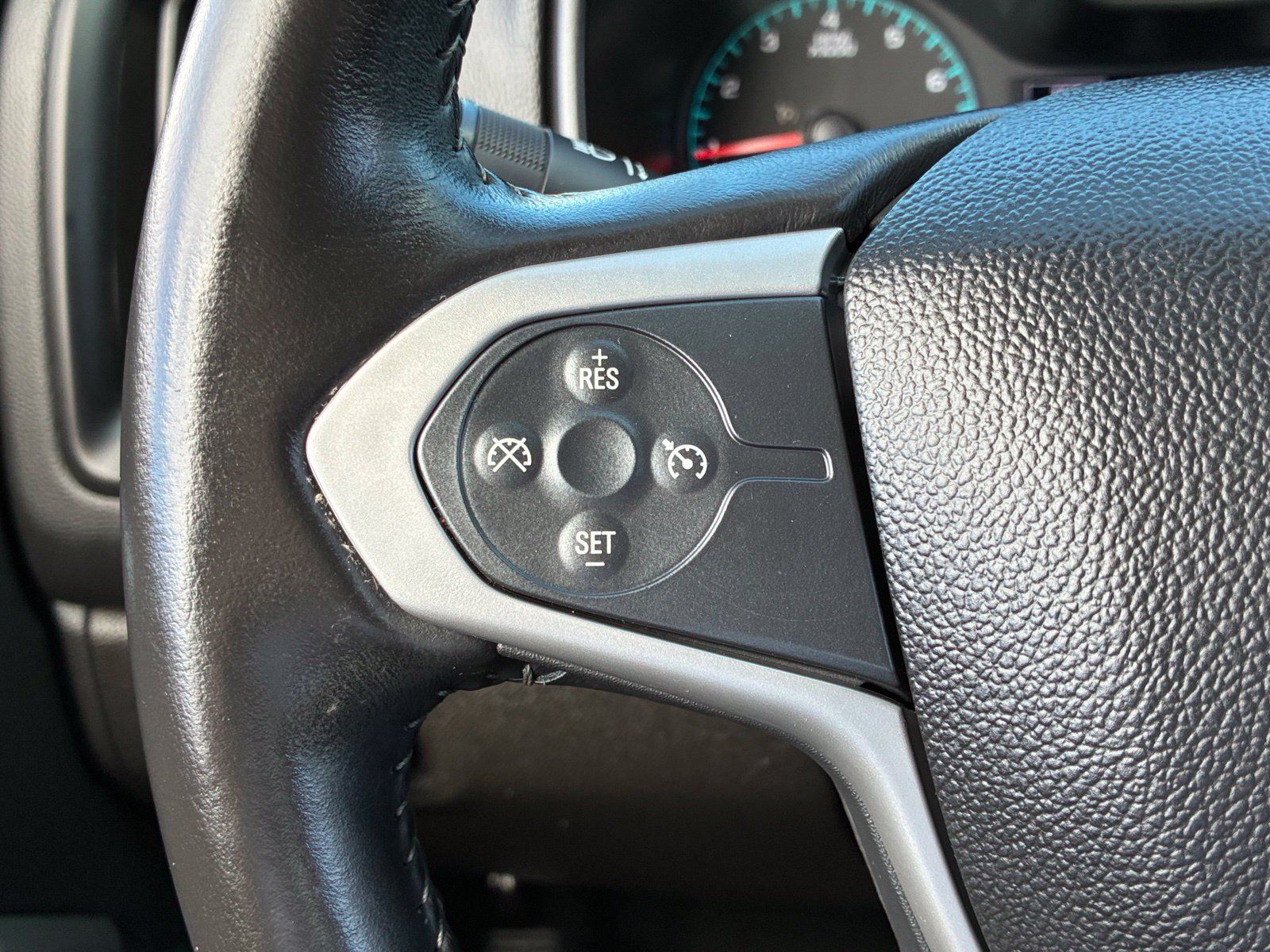 Used 2022 Chevrolet Colorado LT RWD image 23