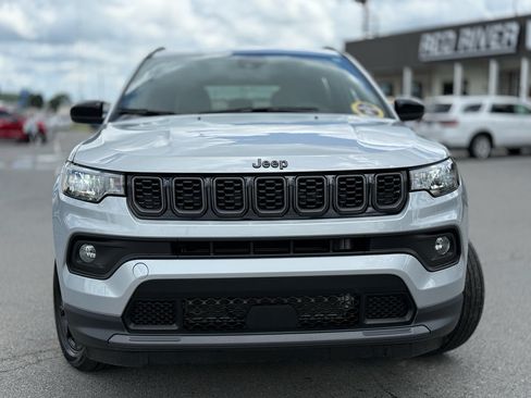 Used 2026 Jeep Compass Latitude AWD/4WD image 2