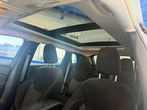 Used 2016 Jeep Cherokee Latitude FWD image 20