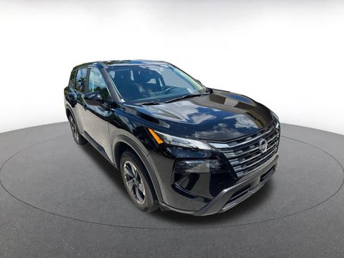Used 2025 Nissan Rogue SV FWD image 2