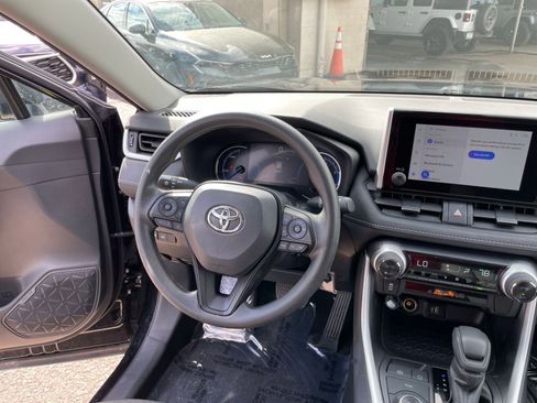 Used 2025 Toyota RAV4 LE image 33