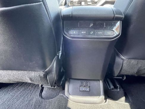 Used 2022 Toyota Highlander XSE AWD/4WD image 14