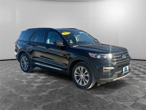 Used 2022 Ford Explorer XLT w/ Equipment Group 202A image 7