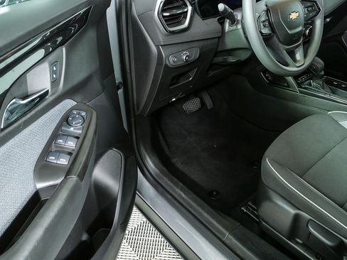 Used 2025 Chevrolet TrailBlazer LT AWD/4WD image 7