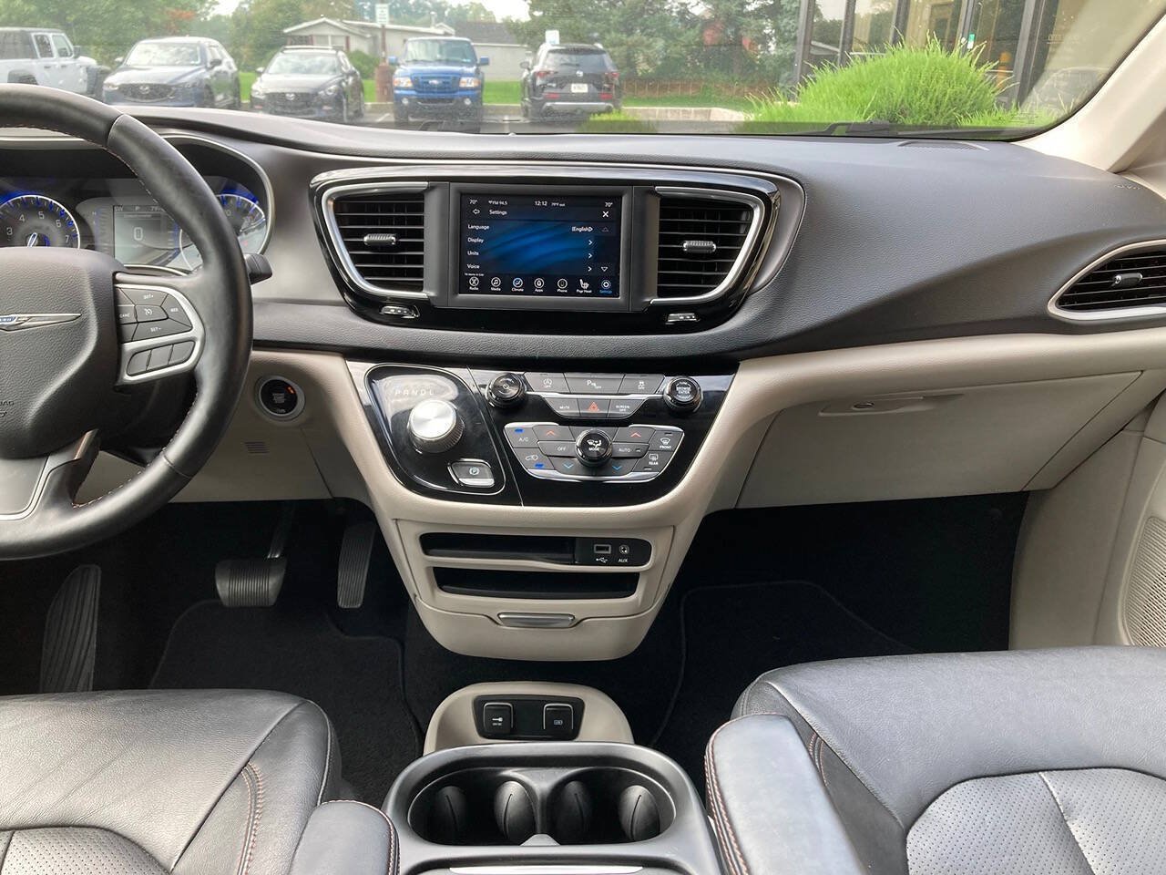 Used 2020 Chrysler Pacifica Touring-L FWD image 22