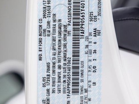 Used 2005 Ford GT RWD image 46