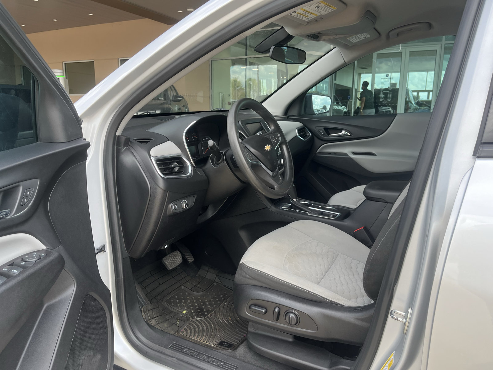 Used 2019 Chevrolet Equinox LS FWD image 11