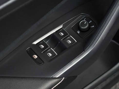 Used 2024 Volkswagen Jetta SE image 25