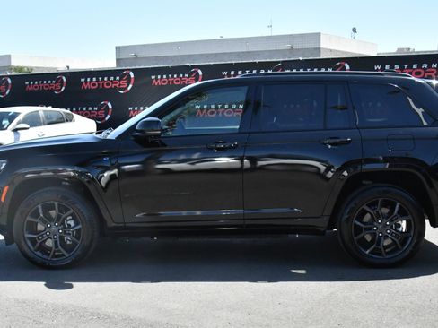 Used 2023 Jeep Grand Cherokee 30th Anniversary AWD/4WD image 4