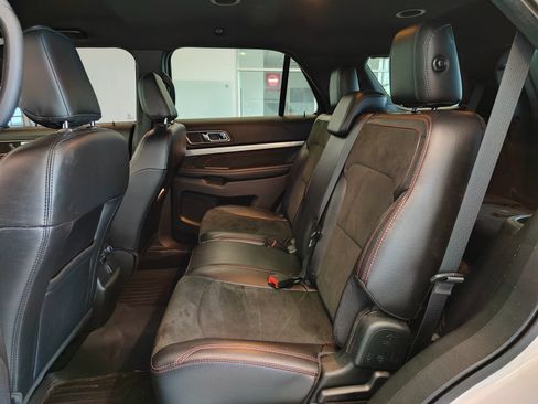 Used 2019 Ford Explorer XLT w/ Equipment Group 202A AWD/4WD image 10