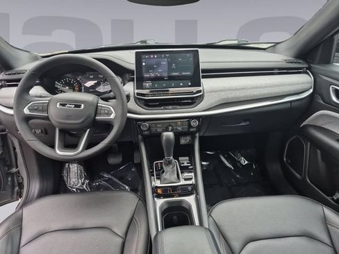 Used 2024 Jeep Compass Latitude w/ Sun and Sound Group AWD/4WD image 12