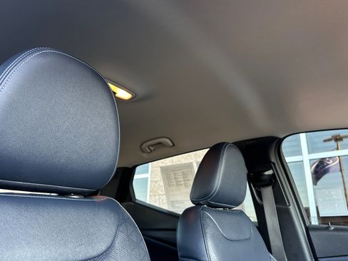 Used 2022 Chevrolet Bolt EUV LT w/ Convenience Package image 18