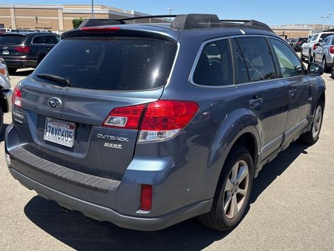 Used 2013 Subaru Outback 2.5i Premium w/ All-Weather Pkg AWD/4WD image 4
