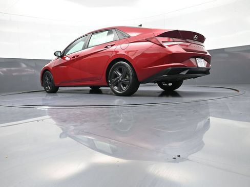 Certified 2021 Hyundai Elantra SEL FWD image 31