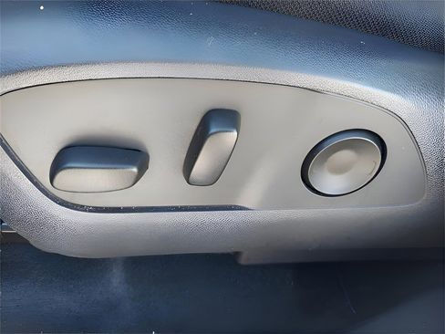 Used 2025 GMC Acadia Elevation image 14