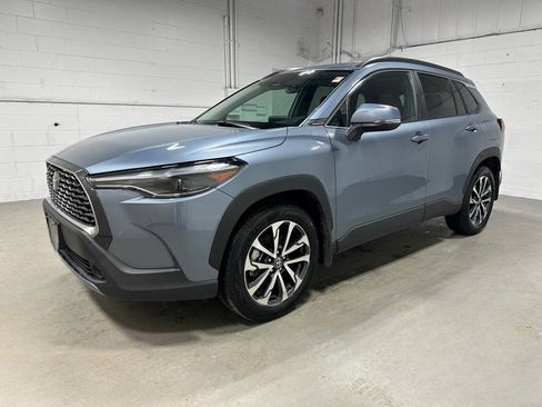 Used 2024 Toyota Corolla Cross XLE image 1