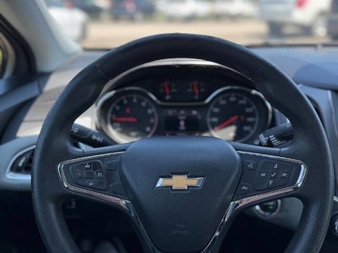 Used 2019 Chevrolet Cruze LT w/ Convenience Package FWD image 13