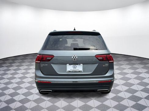 Used 2018 Volkswagen Tiguan SE w/ Panoramic Sunroof Package AWD/4WD image 10