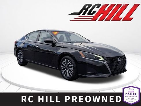 Used 2024 Nissan Altima 2.5 SV FWD image 1
