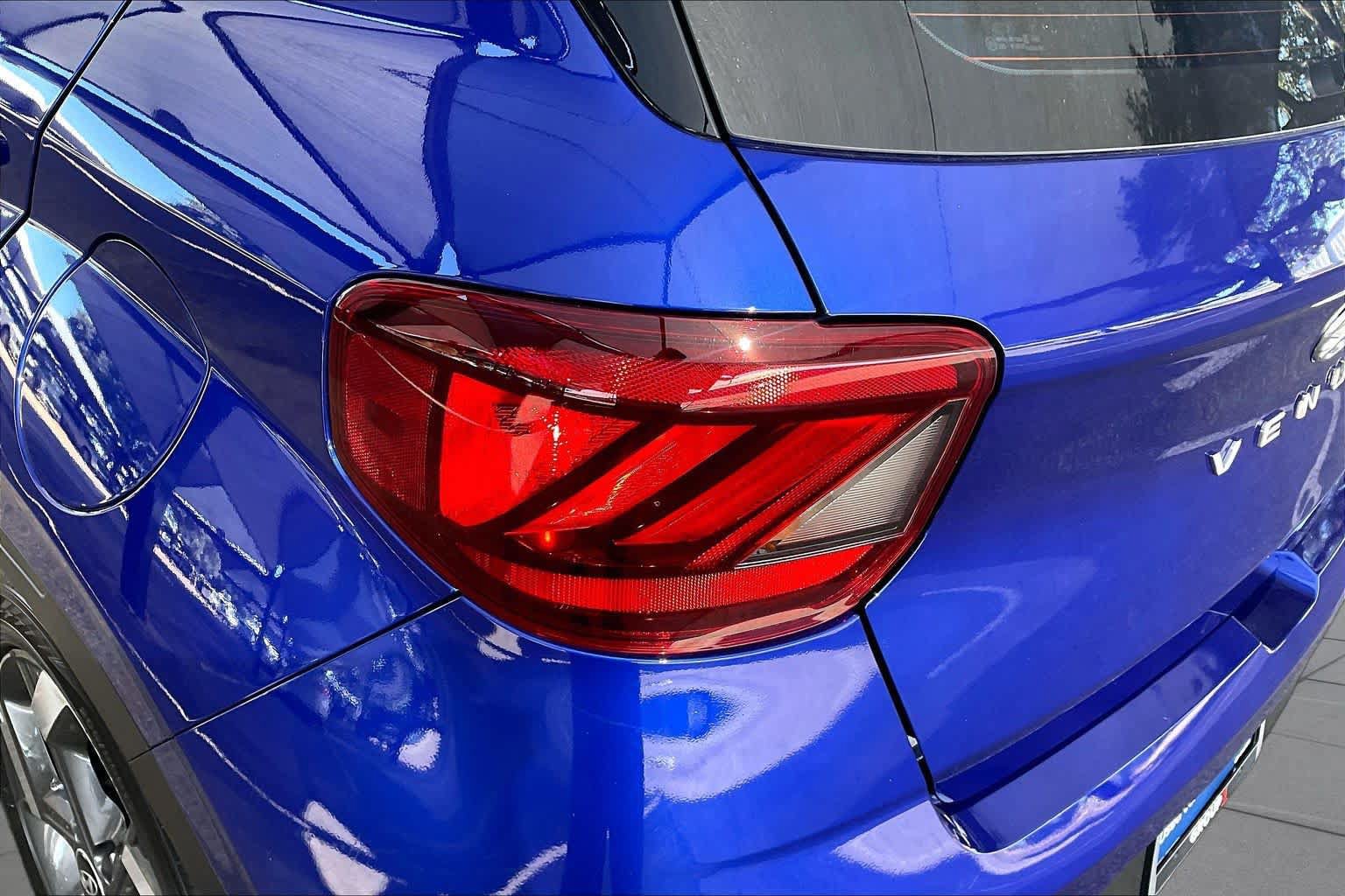 Certified 2025 Hyundai Venue SEL FWD image 28